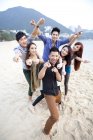 Excited young Chinese friends posing on beach of Repulse Bay, Hong Kong — Stock Photo