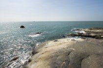 Landschaftlich reizvolle Meeresküste im Resort in Sanya, China — Stockfoto