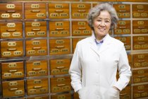Portrait of female doctor in traditional chinese medicine pharmacy — Stock Photo