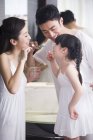 Chinese family with daughter brushing teeth — Stock Photo