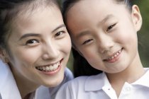 Chinese mother and daughter looking in camera — Stock Photo