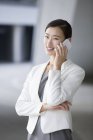Chinese businesswoman talking on phone — Stock Photo