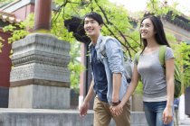 Chinese couple visiting Lama Temple — Stock Photo
