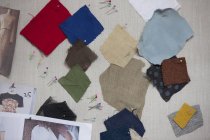 Diversi campioni di tessuto sulla scheda pin — Foto stock