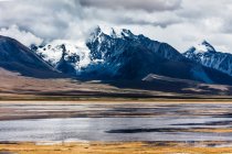 Berge und See in Tibet, China — Stockfoto