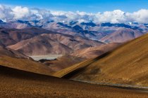 Прекрасний гірський краєвид у Тибеті (Китай). — стокове фото