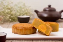 Traditional Chinese mooncakes and tea pot — Stock Photo