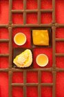 Китайський традиційний тьмяний сум закуски і чай, вид зверху. — стокове фото