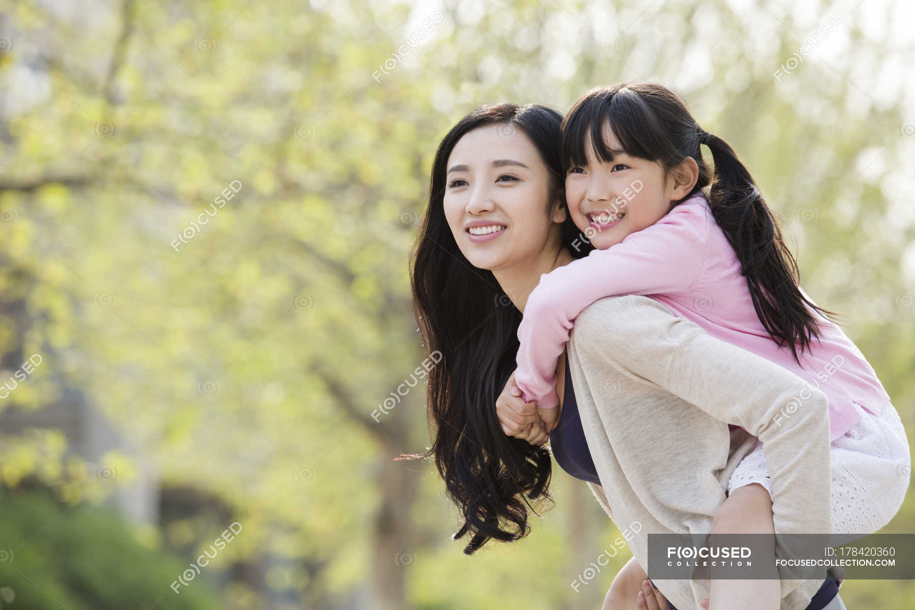 Японская мать и дочка. Мать и дочь Азия. Азиатская мама. Азиатские дочка. Азиатские мама с дочкой.