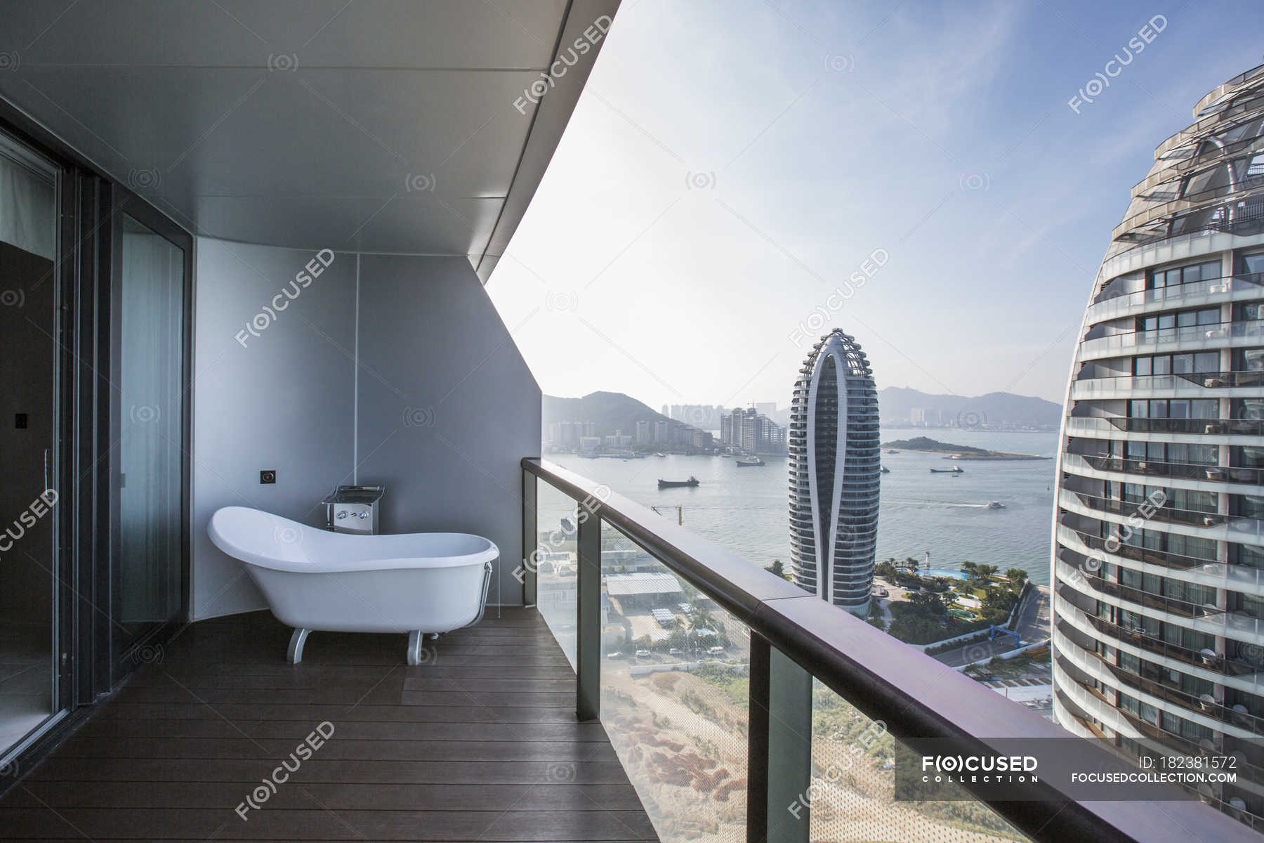 bathtub balcony