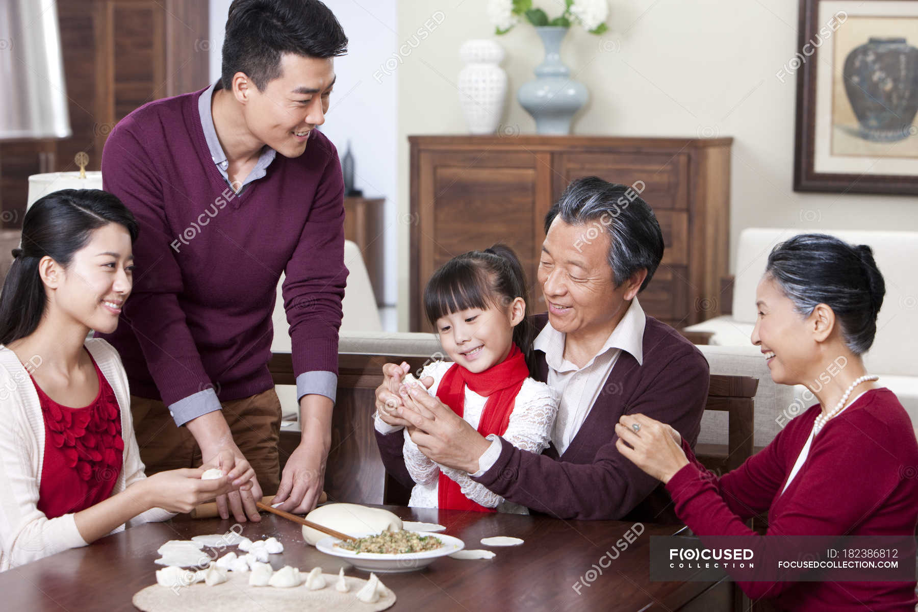 Японская семья. Семейные традиции в китае. Семья в китае. Семейные традиции в китае. Китайский новый год застолье.