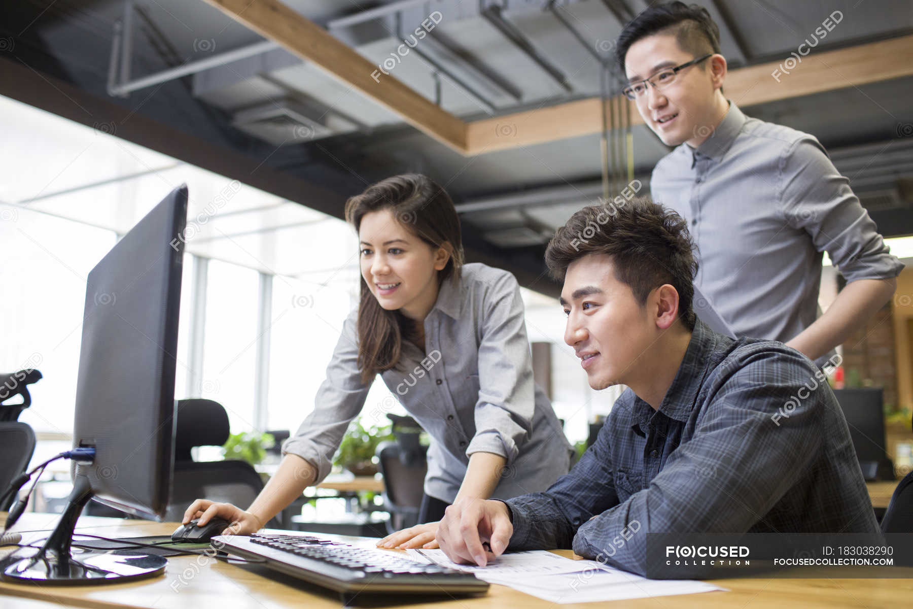 Chinese IT workers using computer in office — programmers, Casual ...