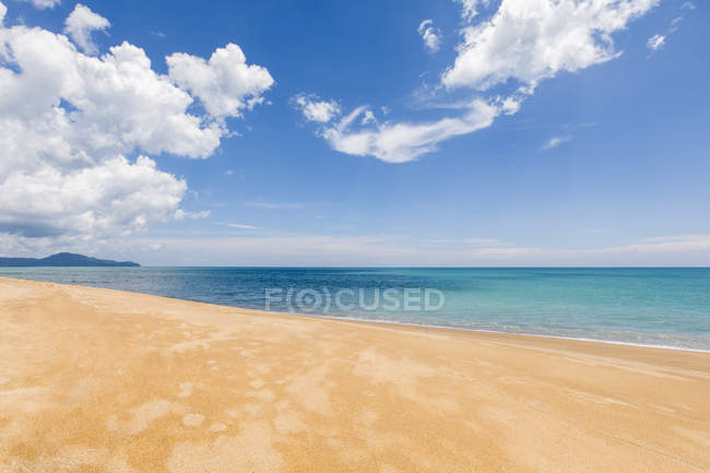 Vista panorámica de la playa en Tailandia - foto de stock