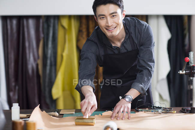 Asian male craftsman working in studio — Stock Photo