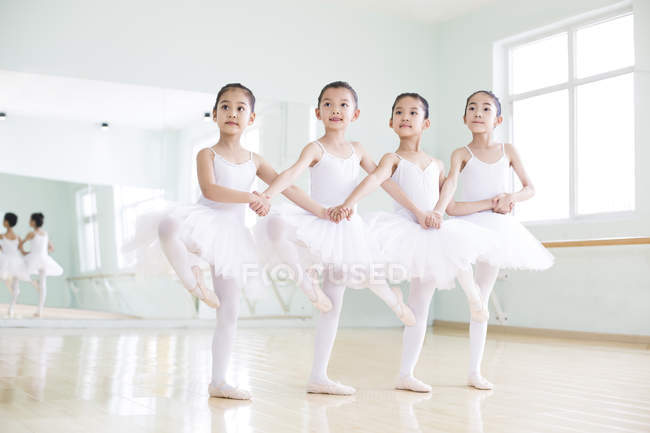 Chinese girls practicing ballet dance — Stock Photo