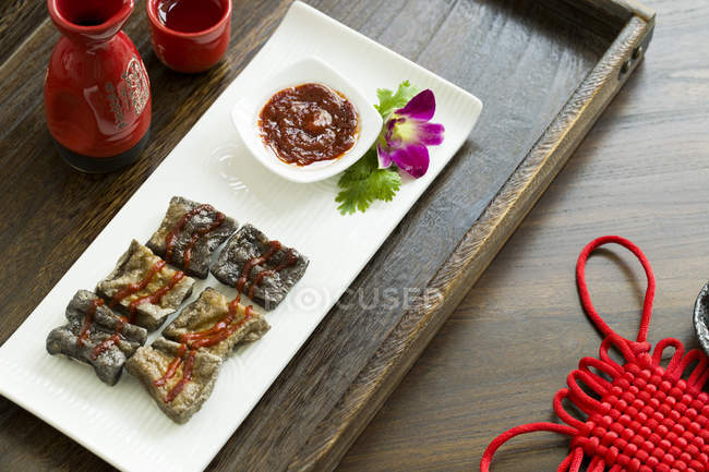 Plato de tofu tradicional chino apestoso - foto de stock