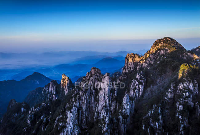 Monte Huangshan en la provincia de Anhui, China - foto de stock