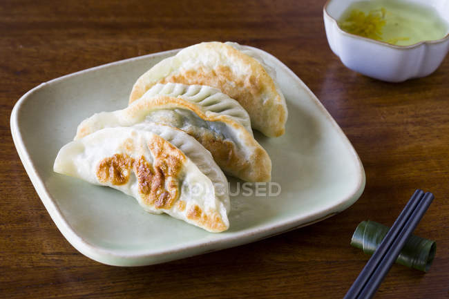 Traditional chinese fried dumplings — Stock Photo