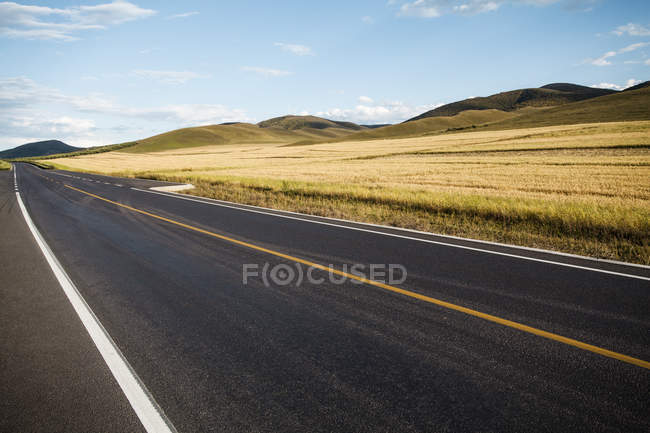 Vista panorámica de la autopista en la provincia de Mongolia Interior, China - foto de stock