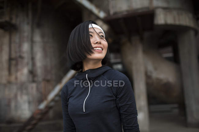 Chinese female athlete resting and looking up — Stock Photo