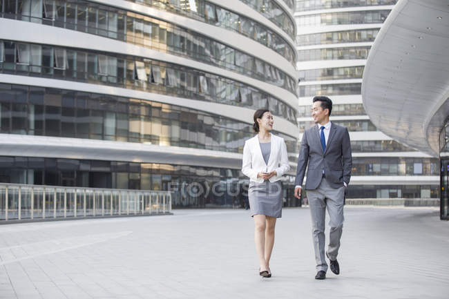 Asian business people talking on street — Stock Photo
