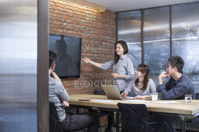 Chinese office workers having meeting in board room — Stock Photo