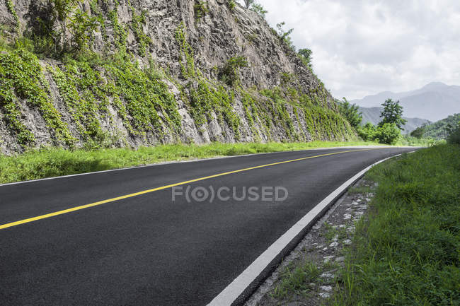 View of road and mountains in Beijing, China — Stock Photo