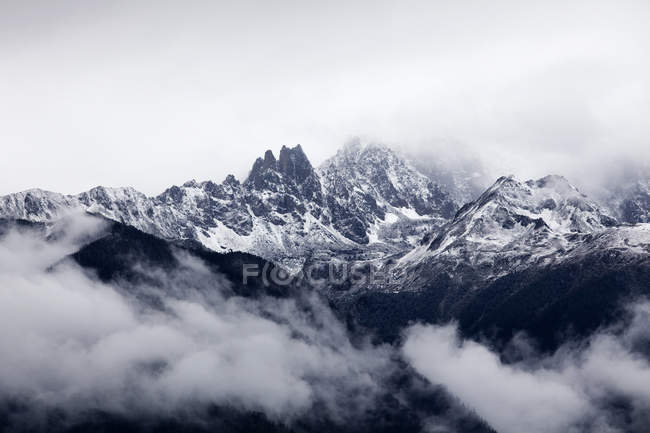 Meili Snow Mountains gama de montanhas na província de Yunnan, China — Fotografia de Stock