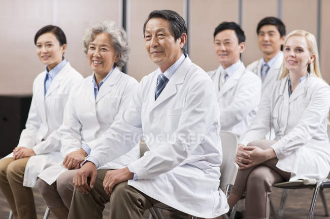 Chinese medical workers sitting at meeting — Stock Photo