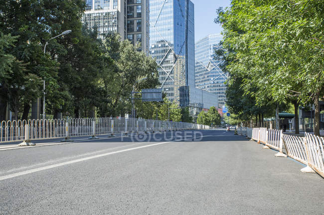 Urban scene of green area and modern architecture of Beijing, China — Stock Photo