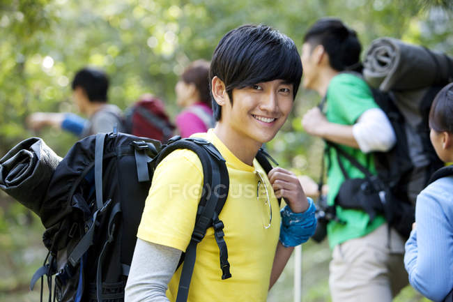 Chinese hiker with friends looking in camera — Stock Photo