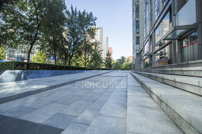 Escena urbana de arquitectura moderna en Beijing, China - foto de stock