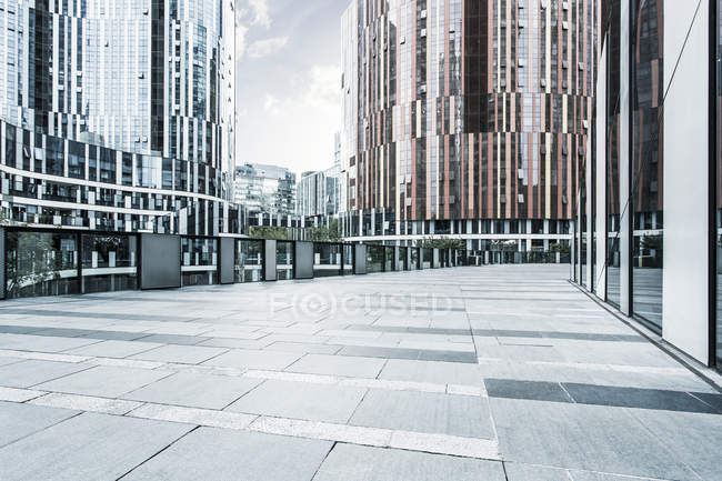 Urban scene of contemporary architecture of Beijing, China — Stock Photo