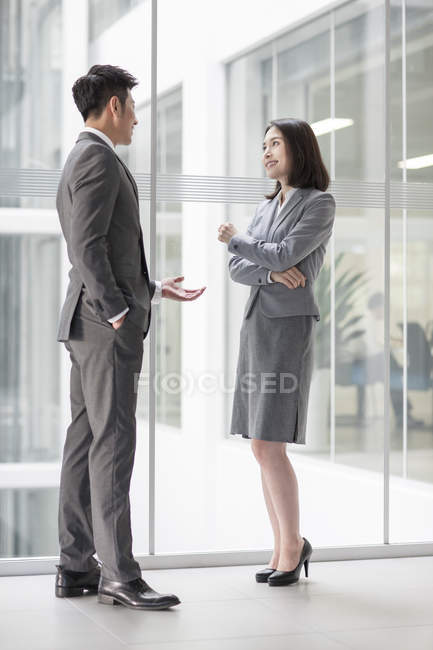 Chinese business people talking in office building — Stock Photo