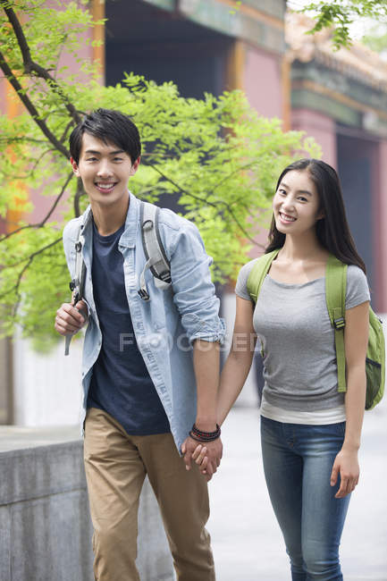 Chinese couple holding hands at Lama Temple — Stock Photo