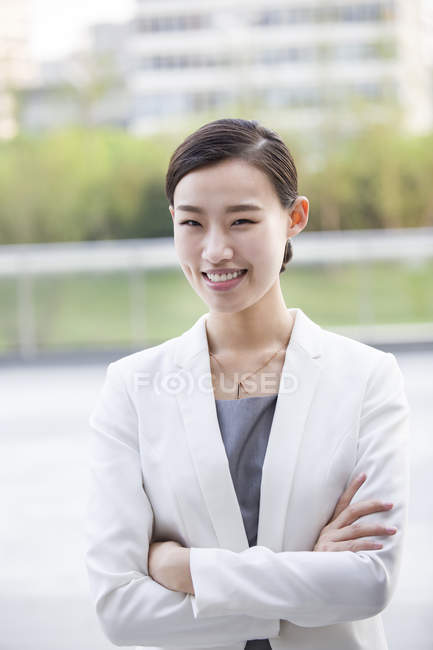 Portrait of chinese businesswoman with arms folded — Stock Photo