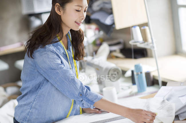 Chinese female tailor working in studio — Stock Photo