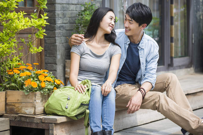 Chinese couple of tourists embracing on street — Stock Photo
