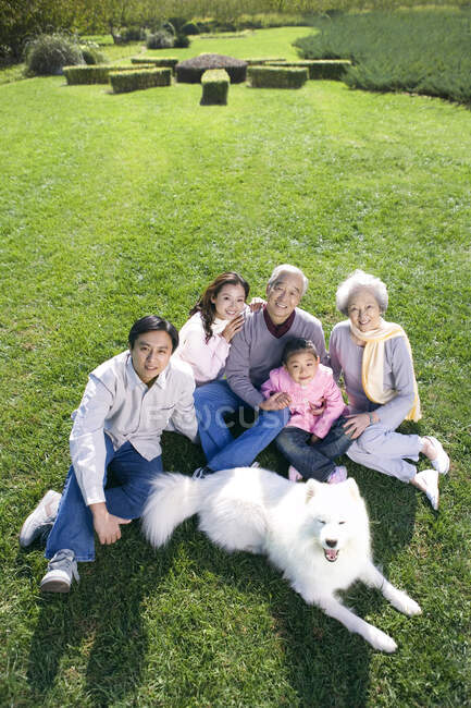 Retrato de la familia china - foto de stock