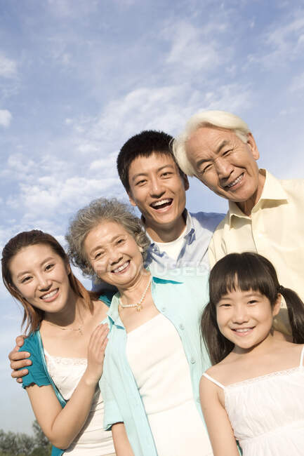 Portrait of a big Chinese family — Stock Photo