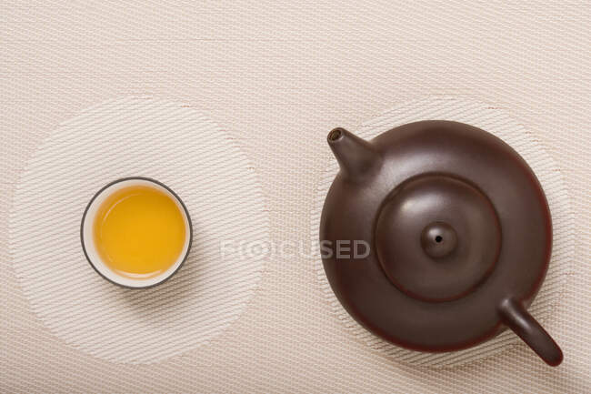 Teekanne und Teetasse, Draufsicht — Stockfoto