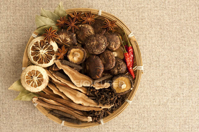 Different chinese spices for cooking meat on round crate — Stock Photo