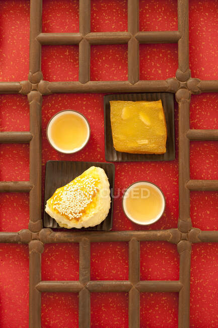 Chinese traditional dim sum snacks and tea, top view — Stock Photo