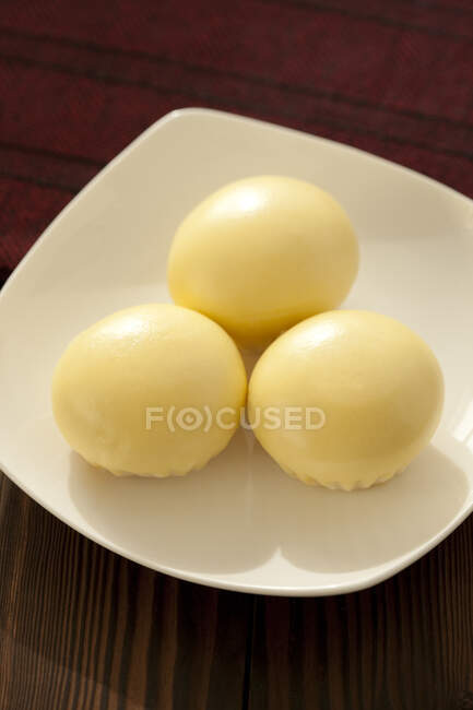 Traditional chinese dessert, cream custard buns — Stock Photo
