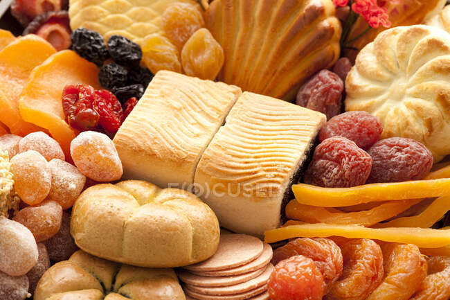 Various chinese traditional dim sum and preserved fruit — Stock Photo