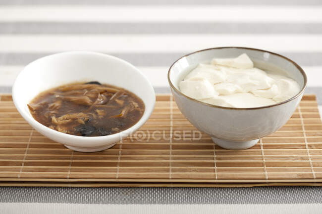 Традиційний китайський сніданок, бобове сир і желе тофу. — стокове фото