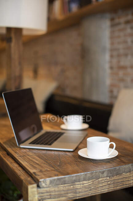 Coffee and laptop on table — Stock Photo