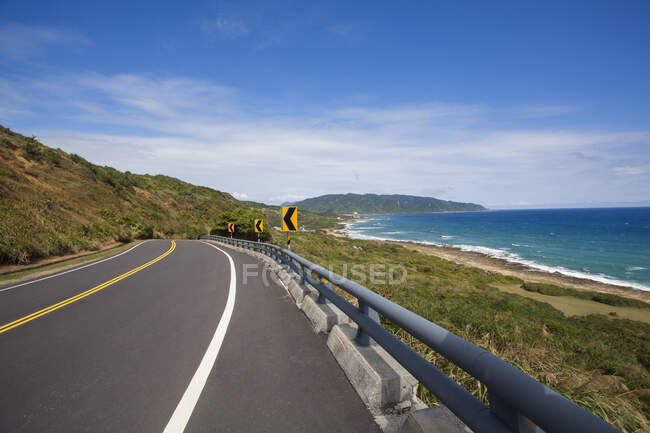 View of road with marine scene and mountains in Taiwan, China — Stock Photo