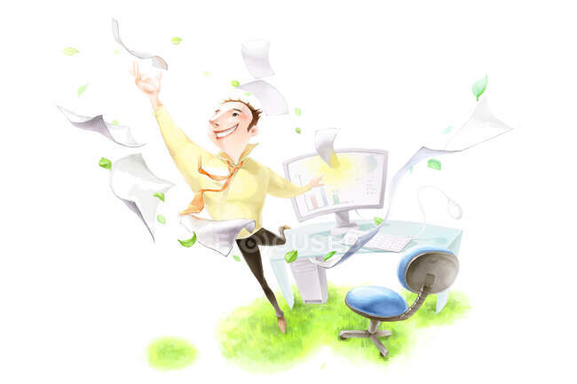 Счастливый бизнесмен на рабочем месте с летающими бумагами и зеленой травой — стоковое фото