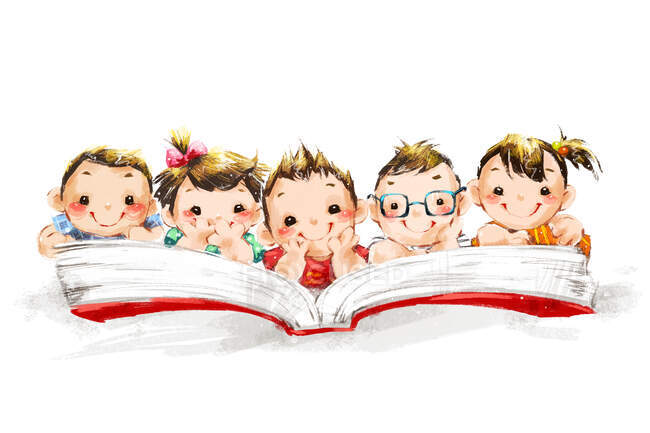 Cinco crianças lendo livro grande juntos — Fotografia de Stock